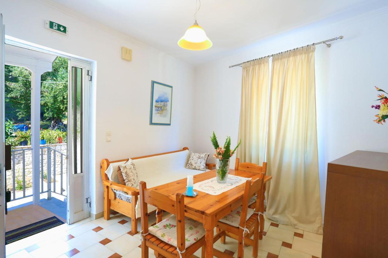 Alexandra Apartment Nisaki  Luaran gambar