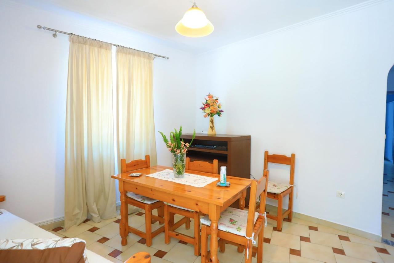 Alexandra Apartment Nisaki  Luaran gambar